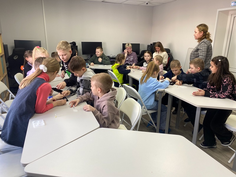 Мастер-класс по изготовлению украшений из эпоксидной смолы.