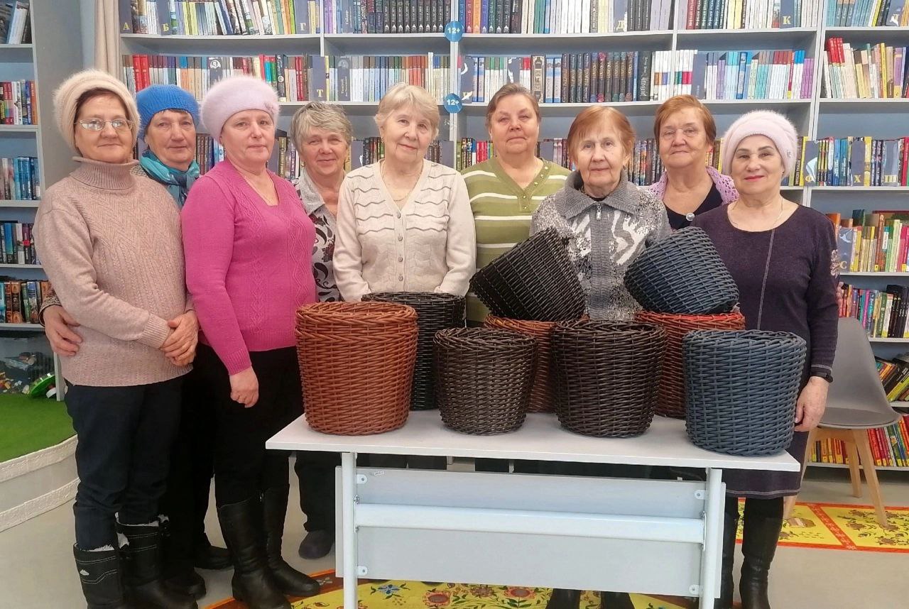 Плетение кашпо из ротанга.