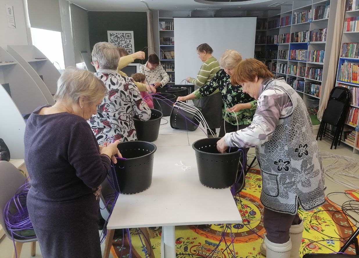 Красивые кашпо из ротанга.&nbsp;