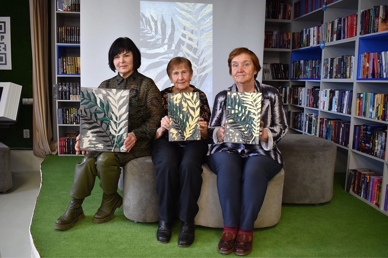 Мастер-класс по рисованию интерьерной картины с поталью "Тропические листья".