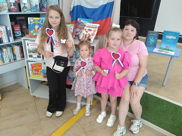 Мастер - класс к Дню Российского флага "Бабочка и сердце триколор".