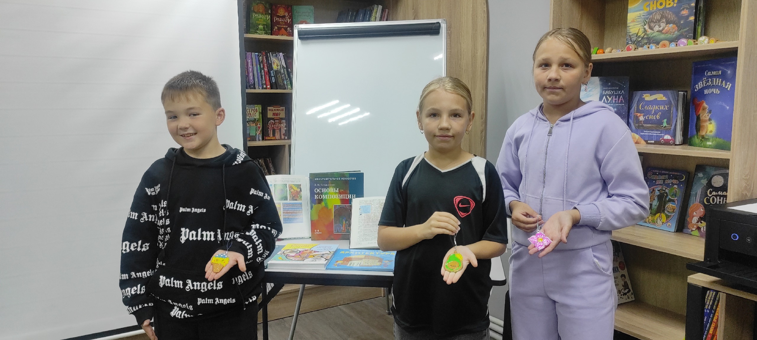 В детской библиотеке прошёл мастер-класс "Витраж".