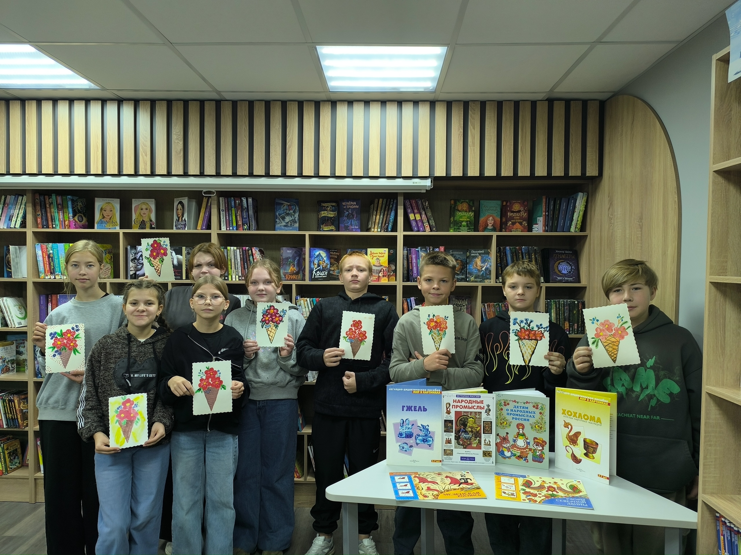 Мастер-класс по росписи открытки с элементами местного культурного кода - &laquo;Свободно-кистевой росписи бассейна реки Моша&raquo; для ребят из школы №6.