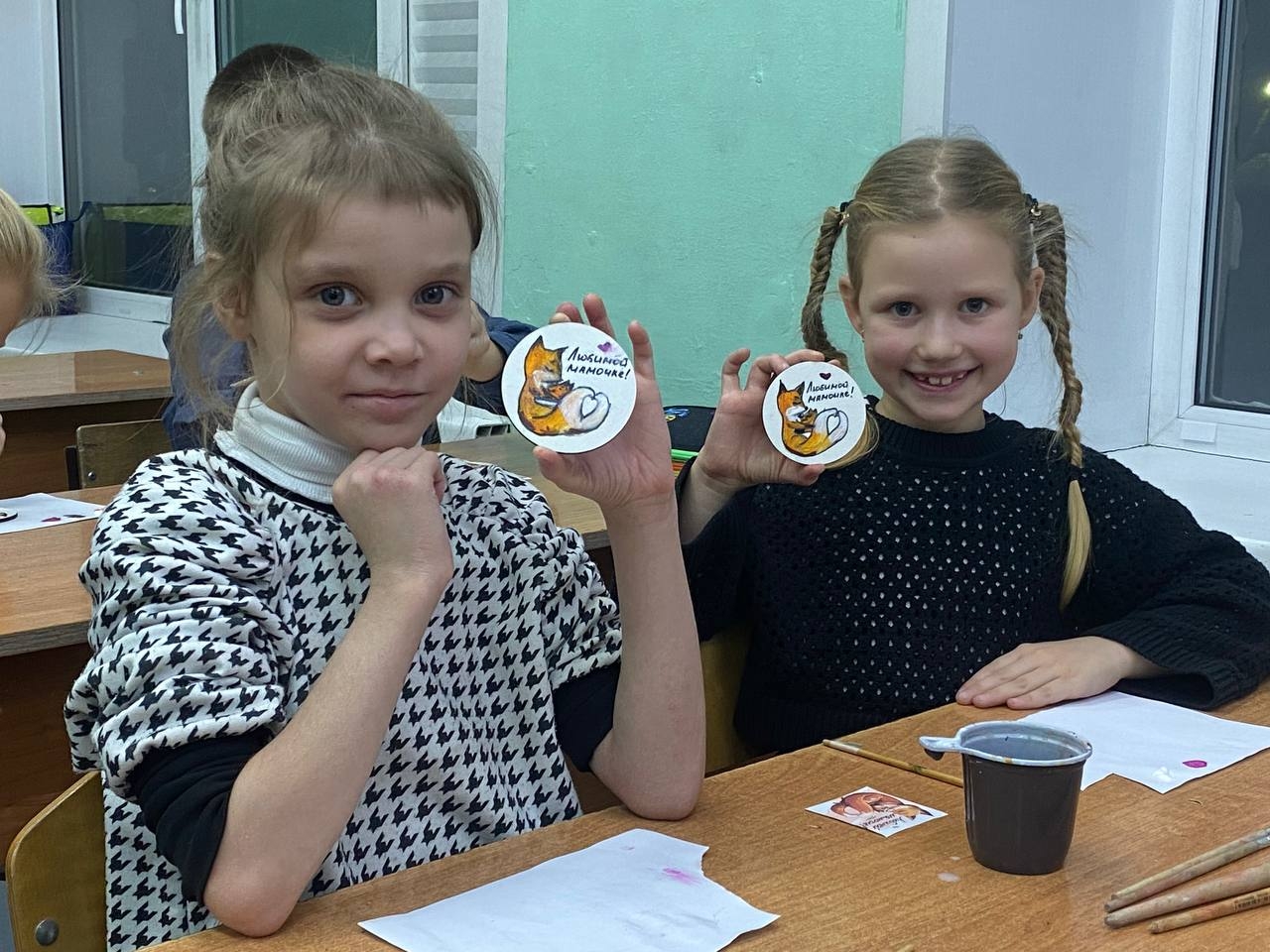 Мастер-класс по рисованию на магнитах для начальных классов в преддверии Дня матери.