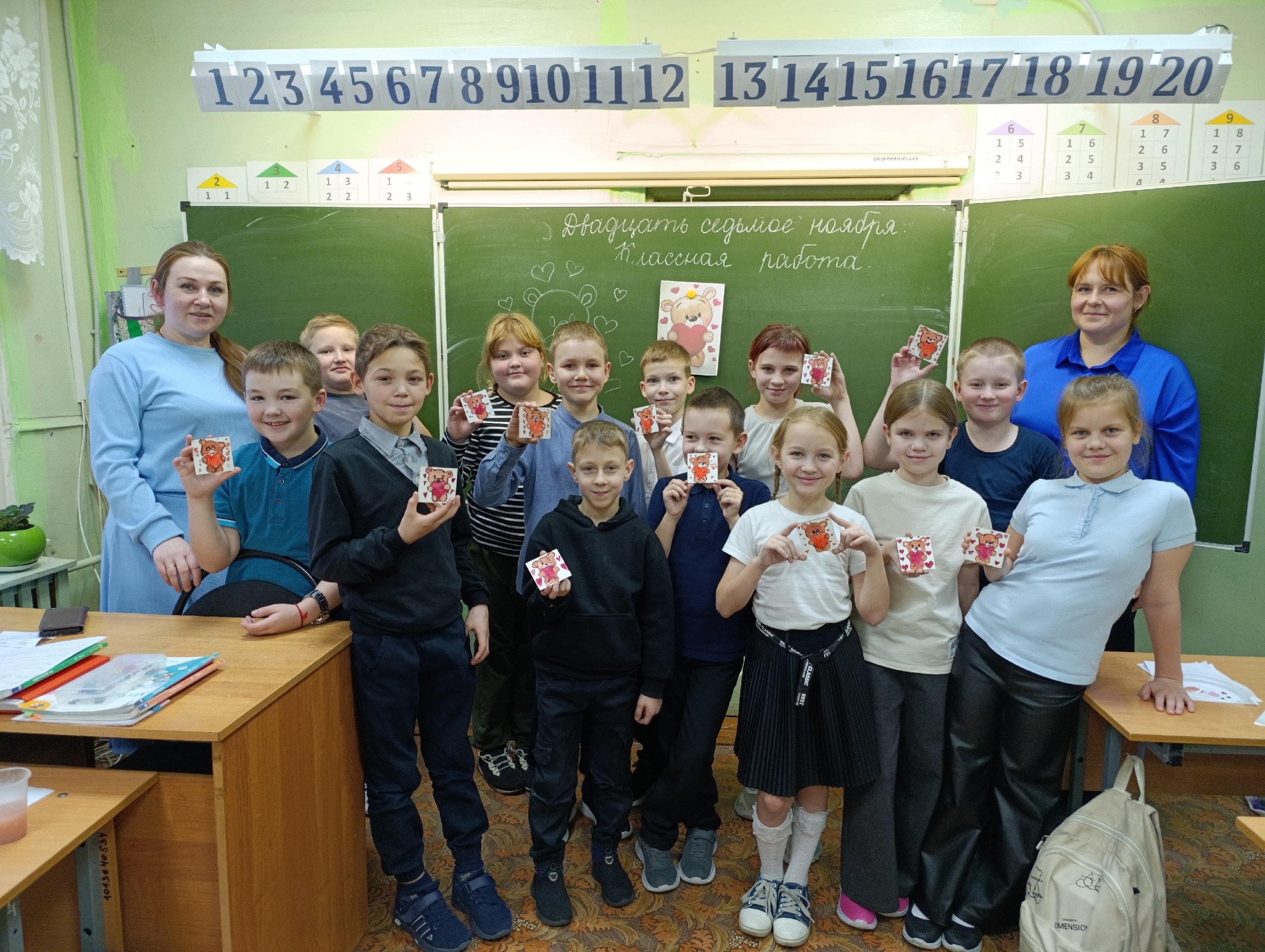 Мастер-класс "Рисование на мини холсте с магнитом".