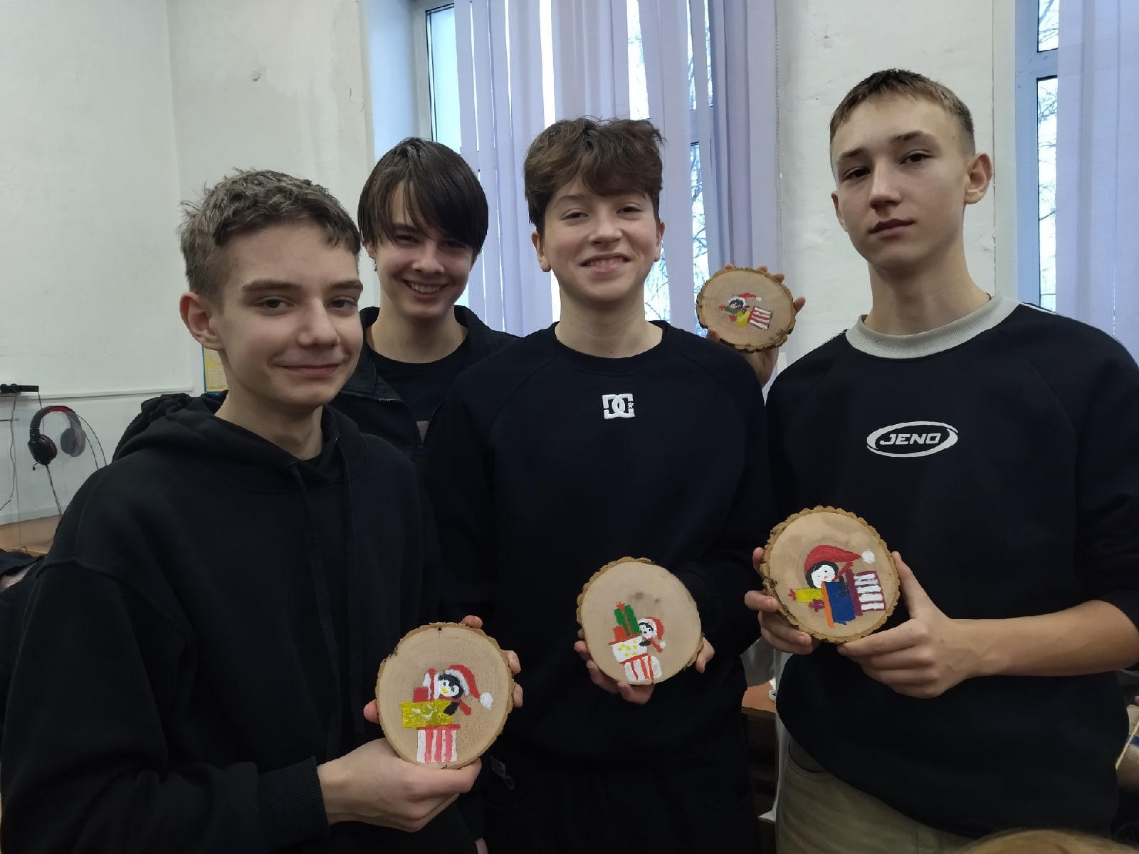 Мастер-класс рисование на деревянных спилах для 9 класса "Средняя школа № 6 города Няндома".