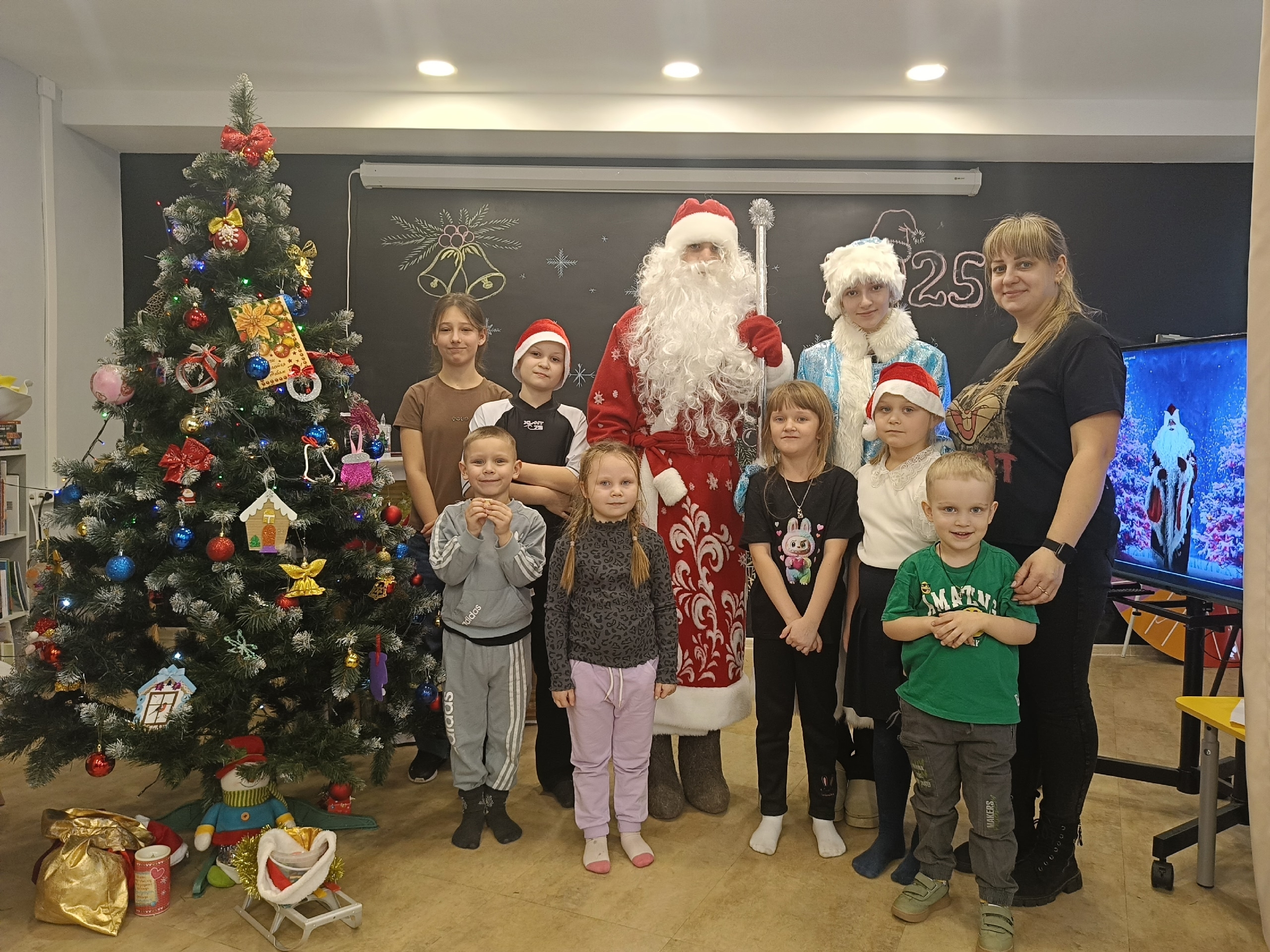 Новогодняя программа "Веселые чудо-мастера" в клубе "Чудо-творение".