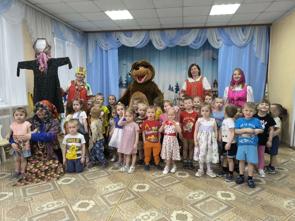 "Солнце, блин да Масленица" - фольклорный праздник.