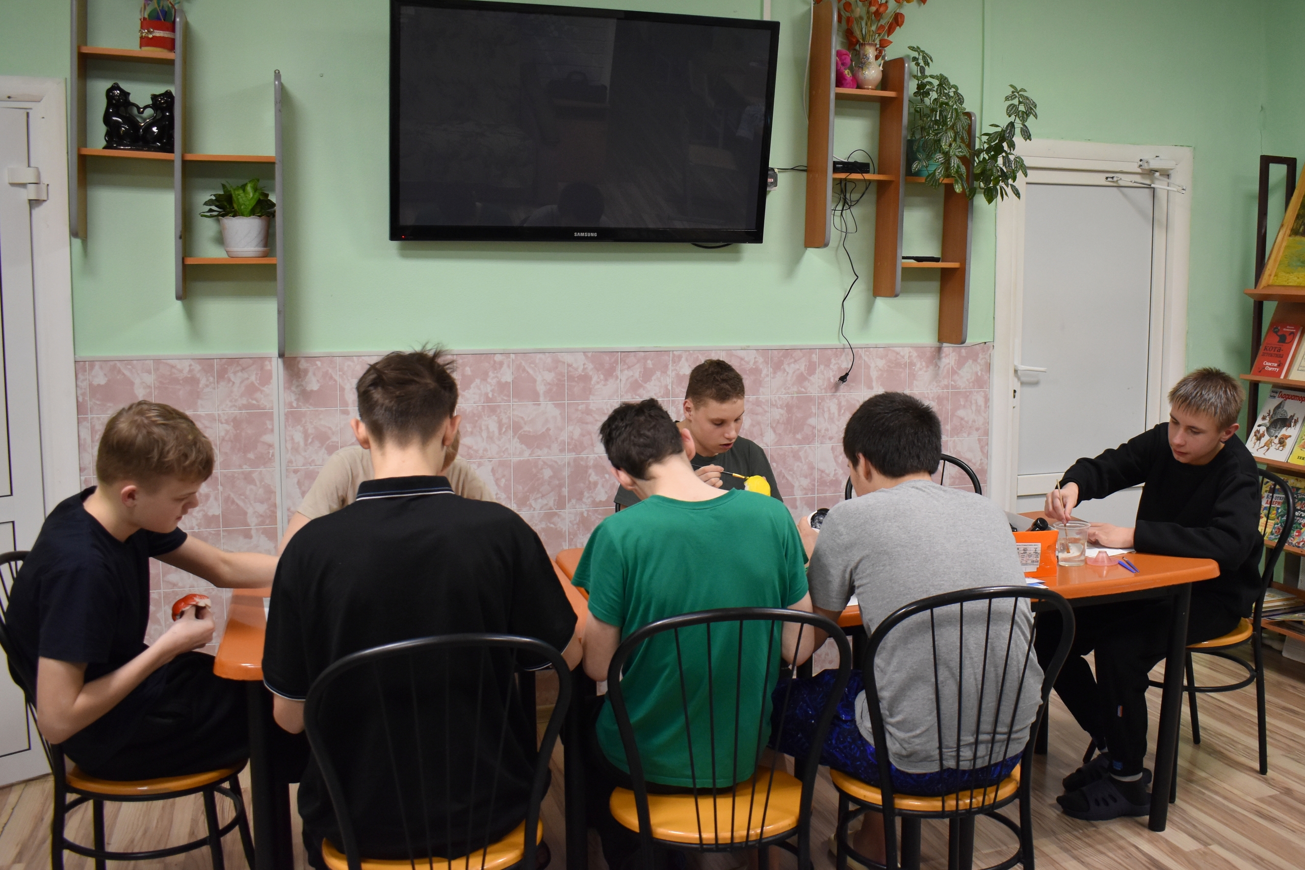 Подготовка к празднику в Мошинском центре содействия семейному устройству.