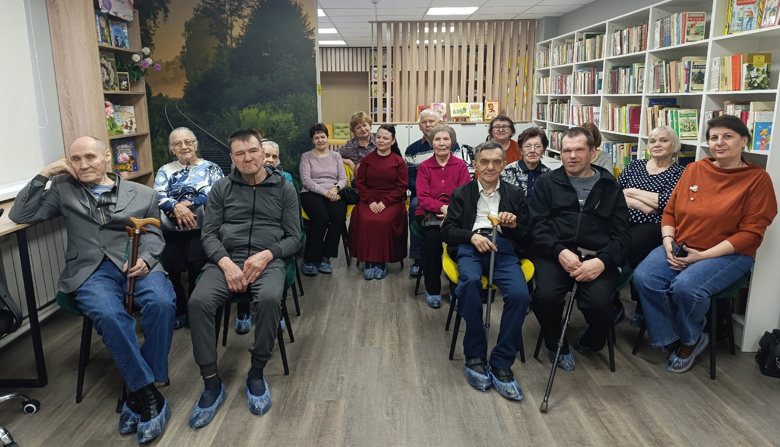 Информационный час под названием "За кулисами".